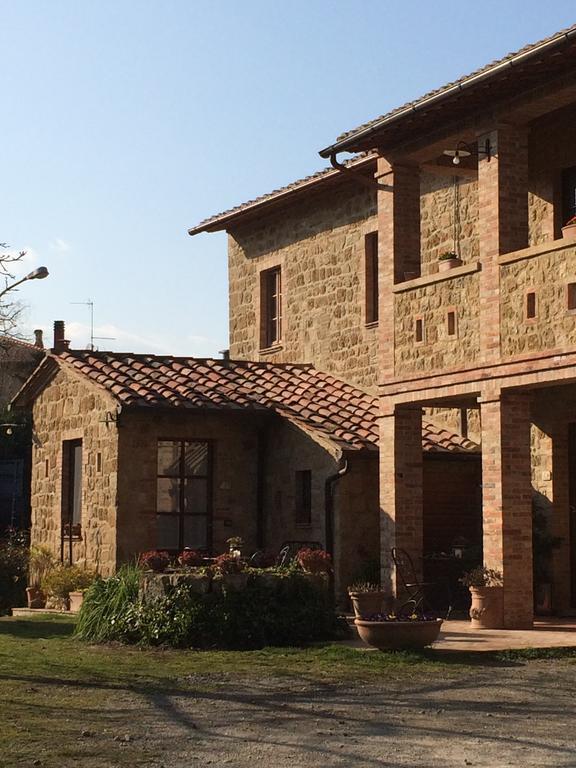 Agriturismo Podere San Gregorio ปีเอนซา ภายนอก รูปภาพ