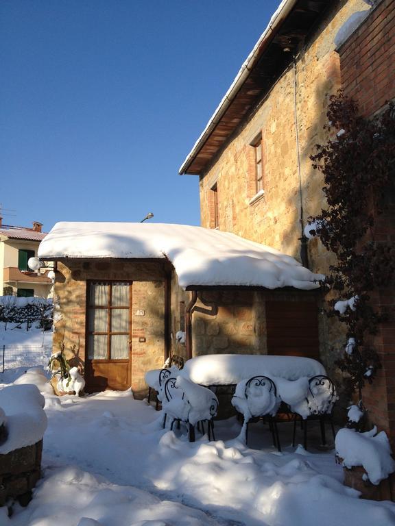 Agriturismo Podere San Gregorio ปีเอนซา ภายนอก รูปภาพ