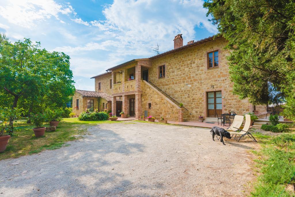 Agriturismo Podere San Gregorio ปีเอนซา ภายนอก รูปภาพ